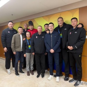 Kaiyun-杨鸣卸任辽篮主帅现身CBA杯举办地：社媒晒与巴特尔等名宿合照